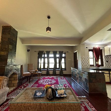 Kumaon Roop Resort Near Kainchi Dham ナイニタール エクステリア 写真