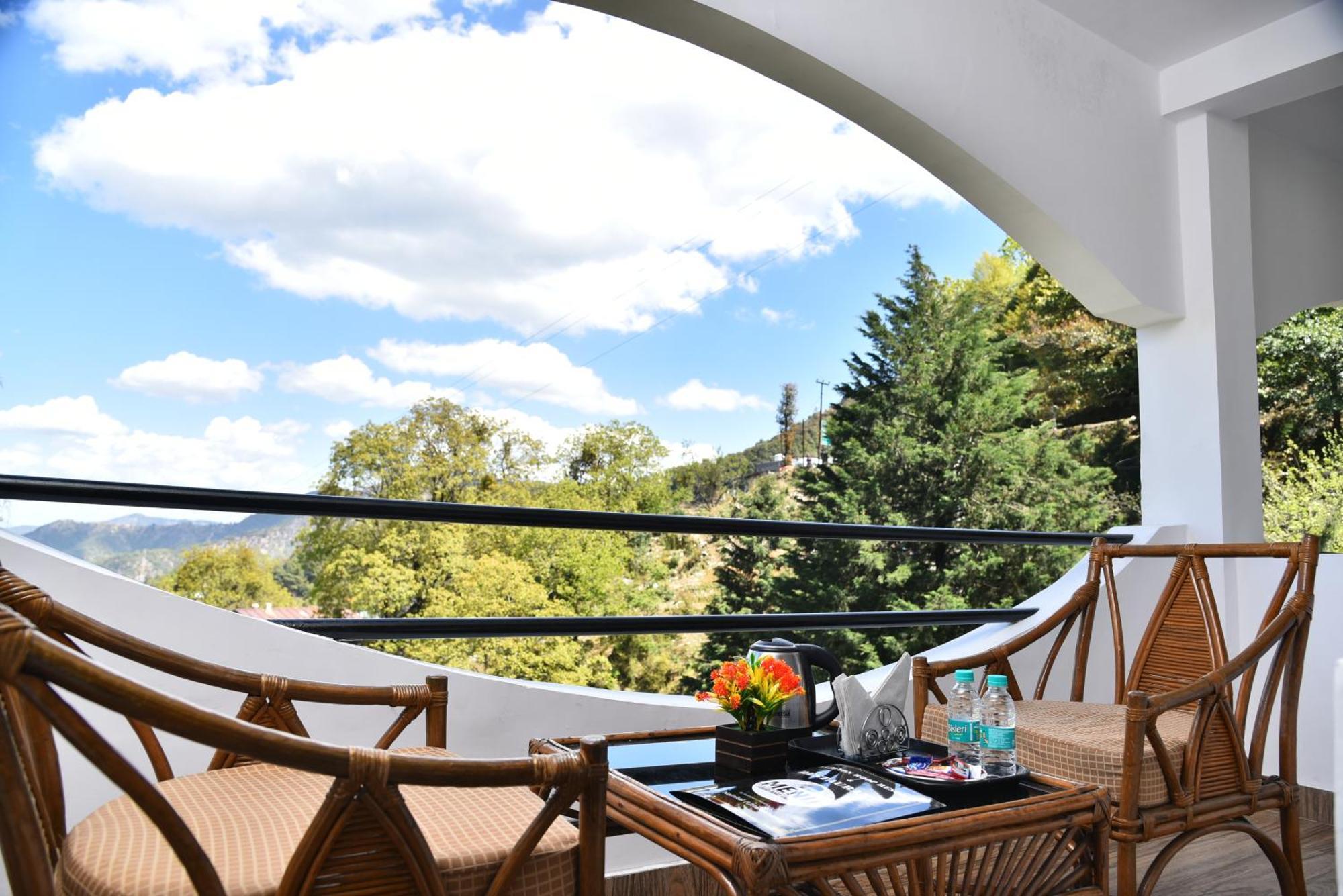 Kumaon Roop Resort Near Kainchi Dham ナイニタール エクステリア 写真