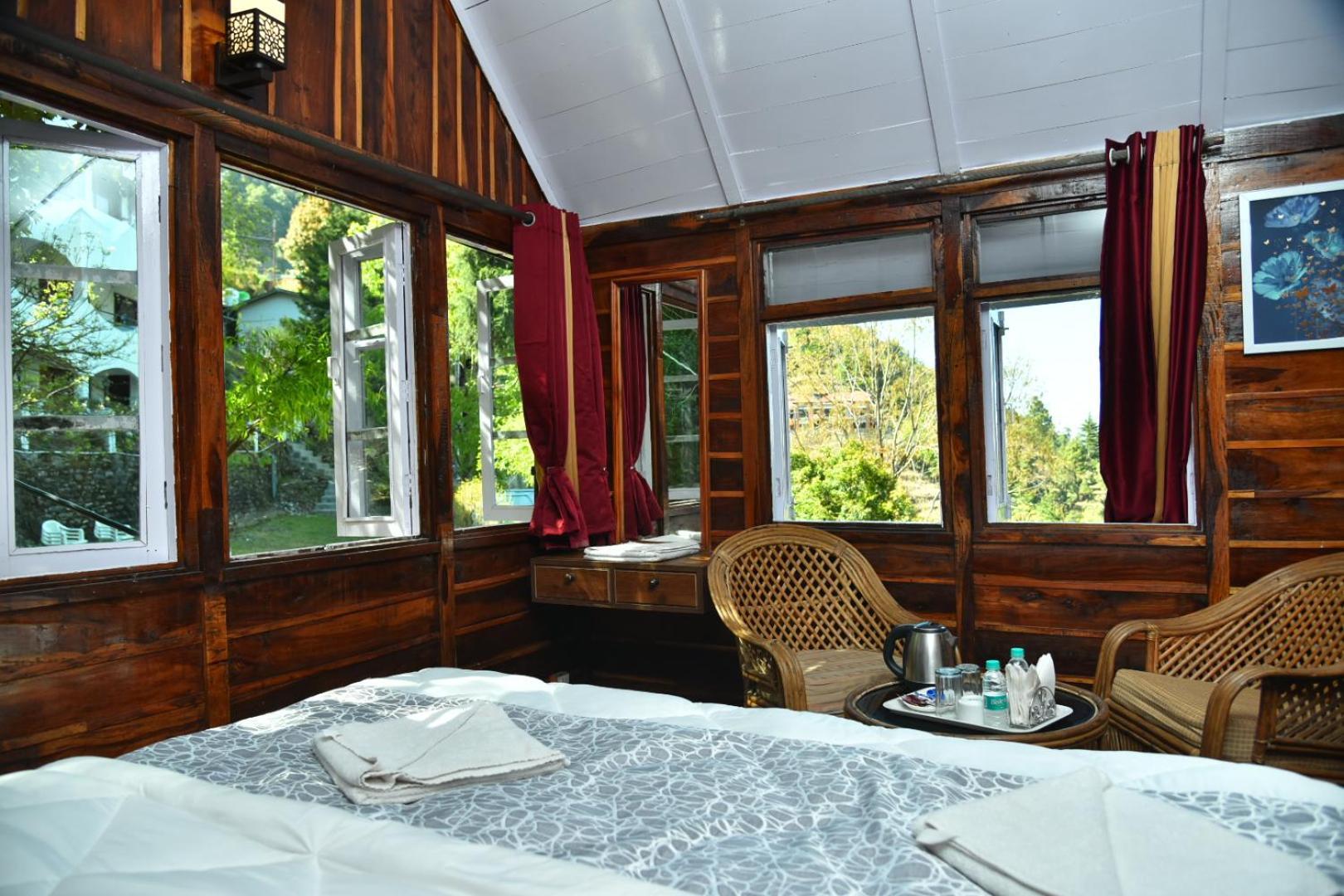 Kumaon Roop Resort Near Kainchi Dham ナイニタール エクステリア 写真