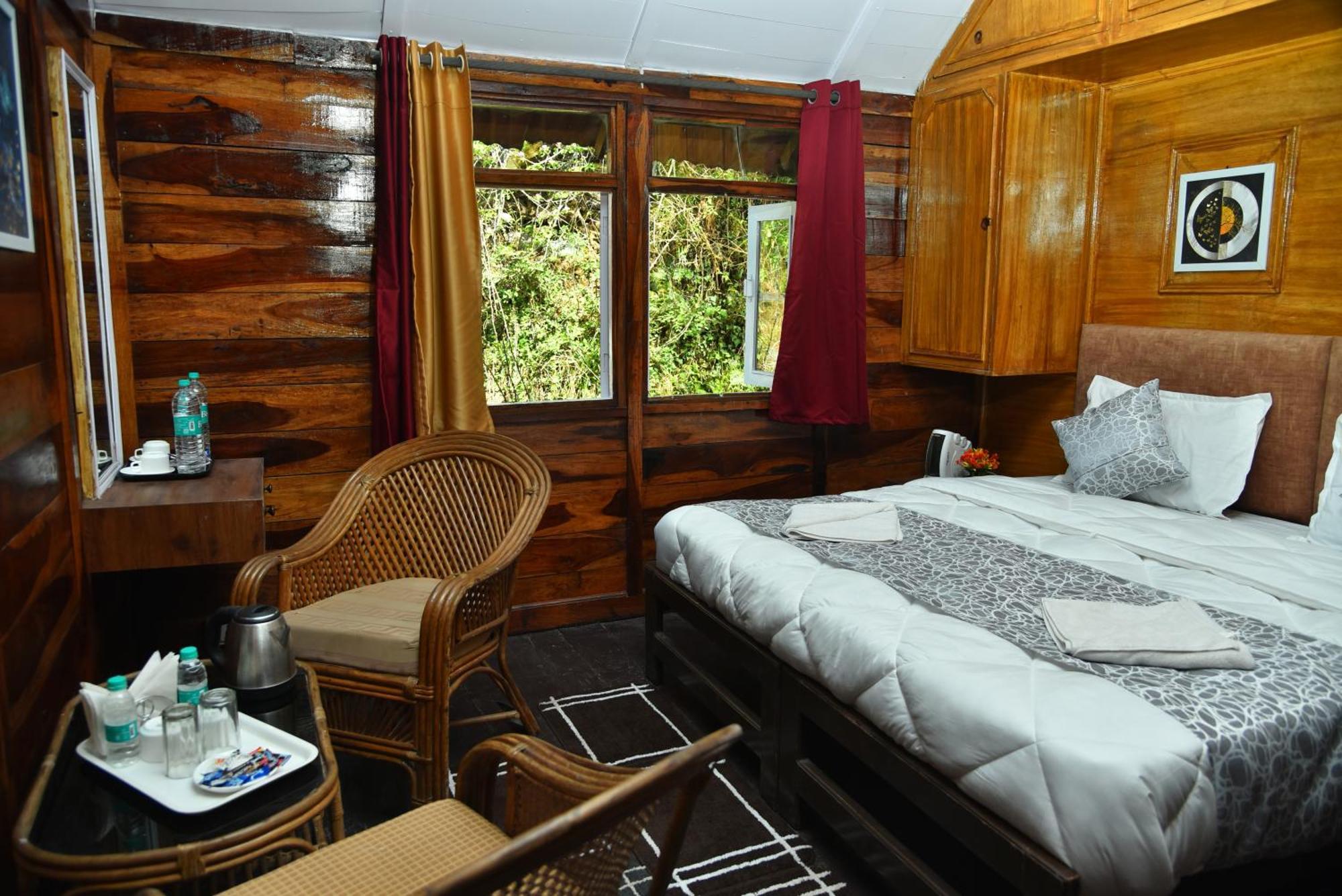 Kumaon Roop Resort Near Kainchi Dham ナイニタール エクステリア 写真