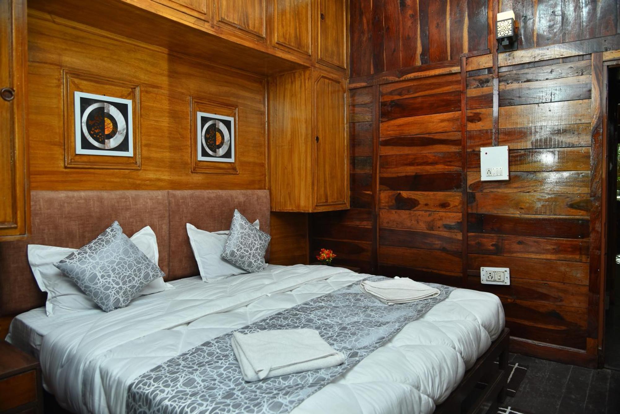 Kumaon Roop Resort Near Kainchi Dham ナイニタール エクステリア 写真