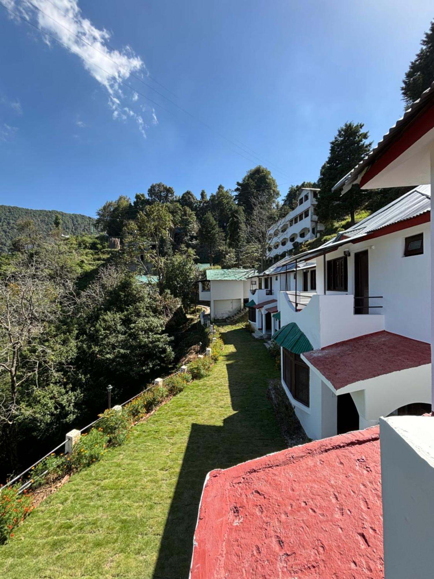 Kumaon Roop Resort Near Kainchi Dham ナイニタール エクステリア 写真