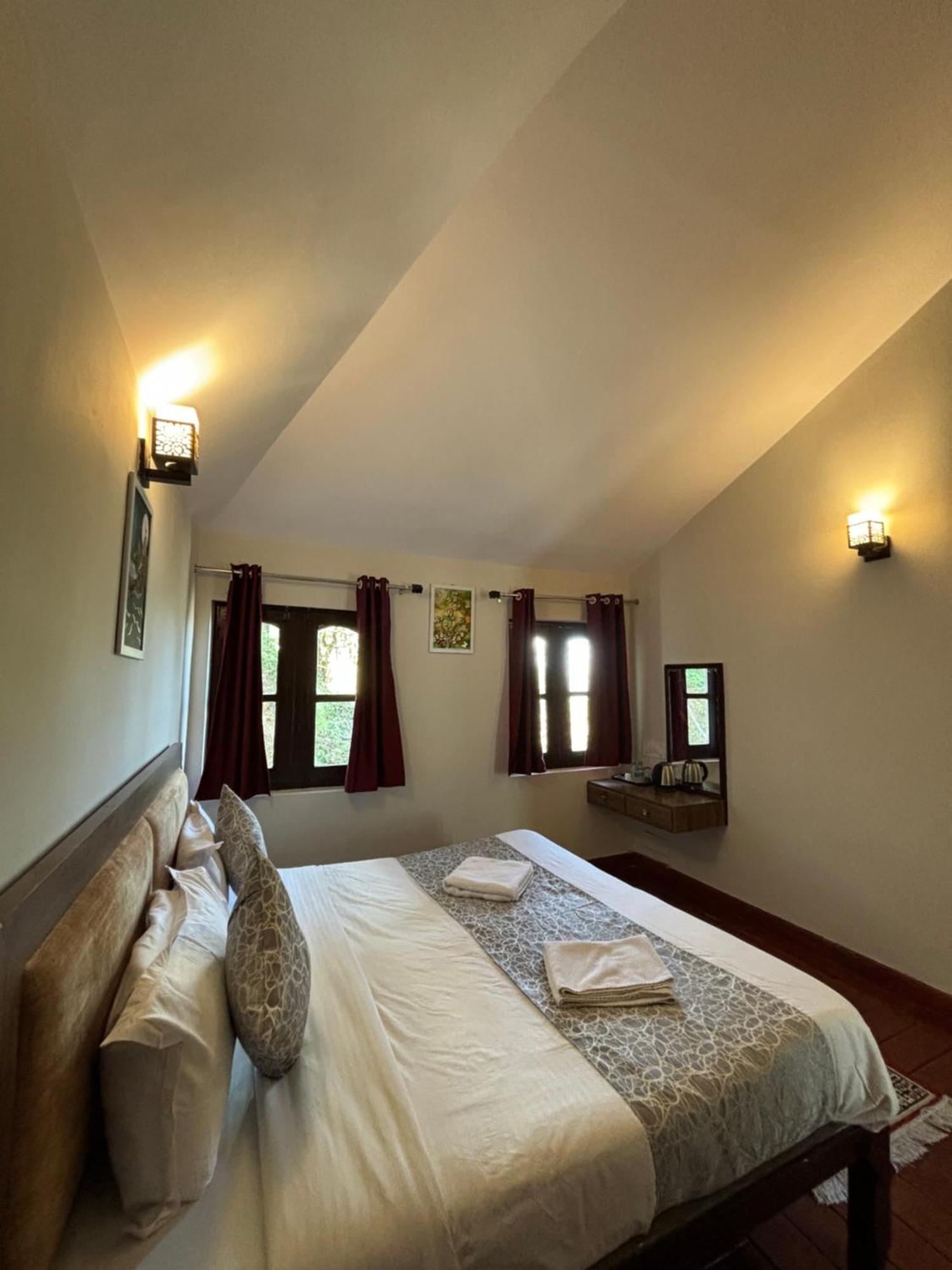 Kumaon Roop Resort Near Kainchi Dham ナイニタール エクステリア 写真