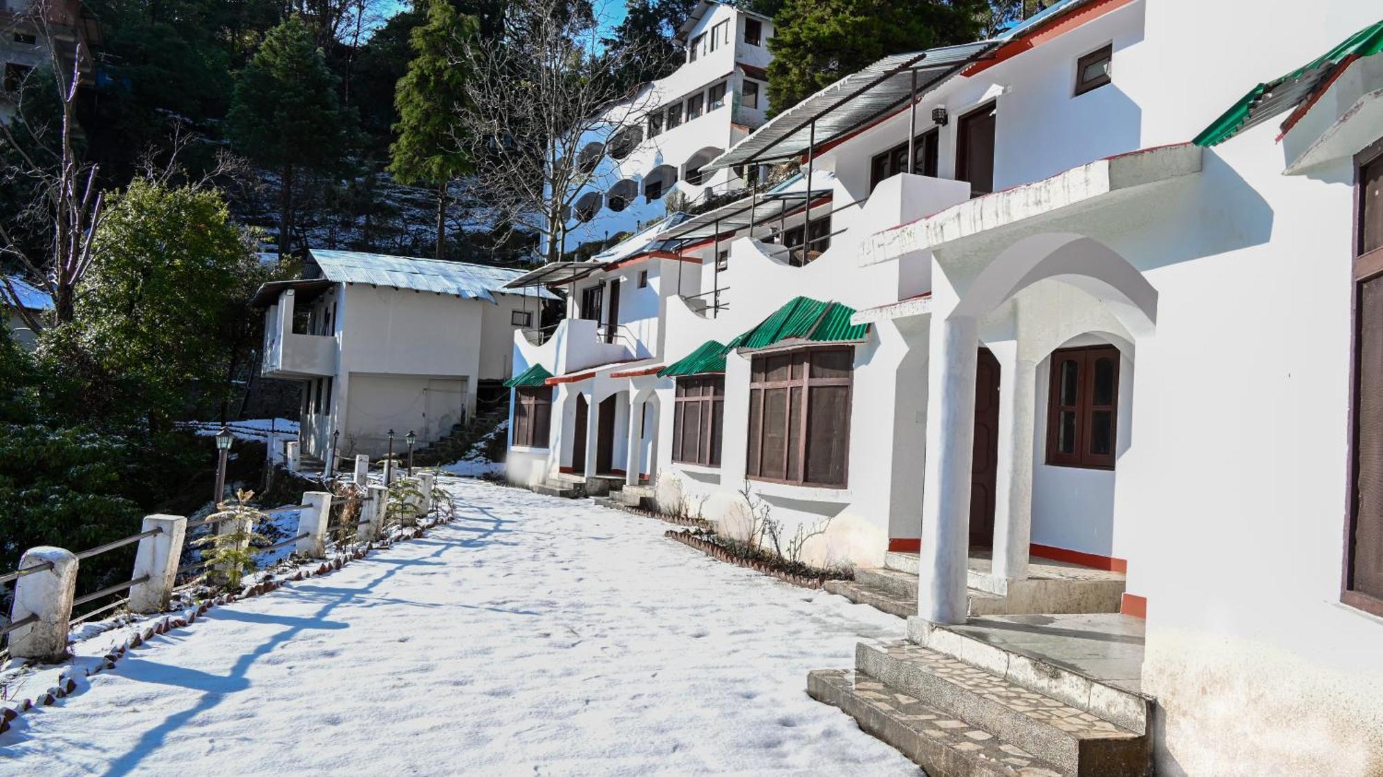 Kumaon Roop Resort Near Kainchi Dham ナイニタール エクステリア 写真