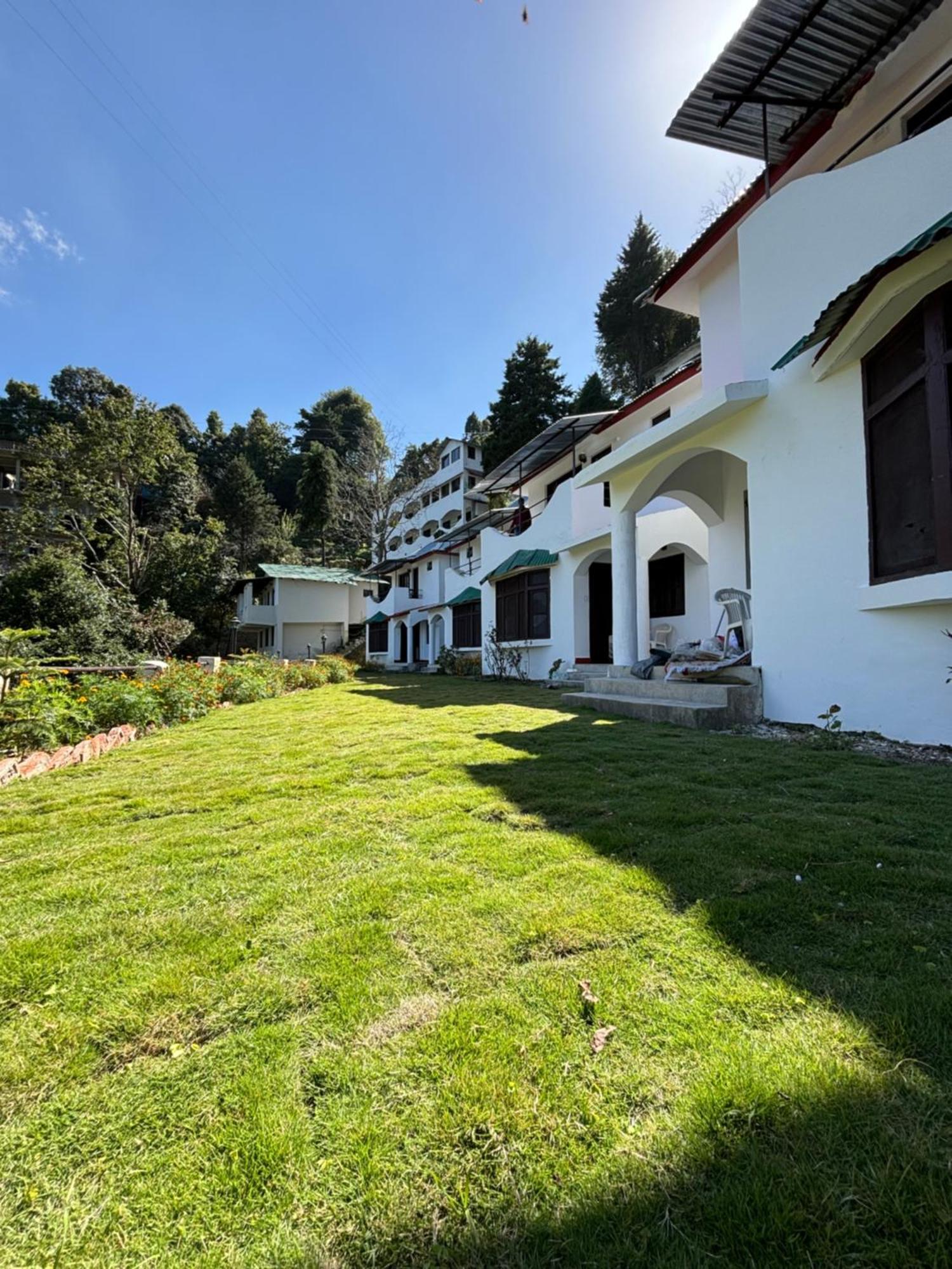 Kumaon Roop Resort Near Kainchi Dham ナイニタール エクステリア 写真