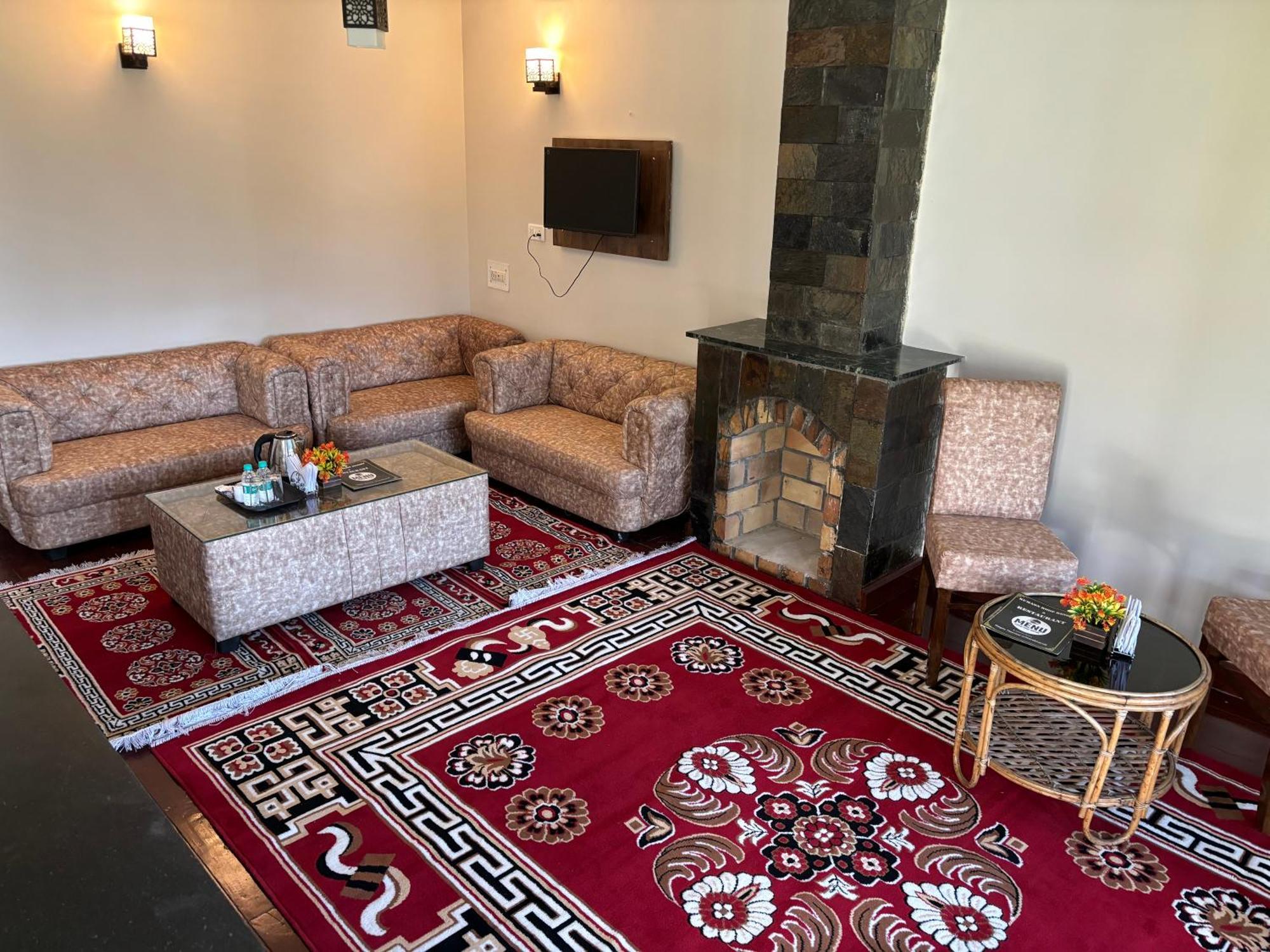 Kumaon Roop Resort Near Kainchi Dham ナイニタール エクステリア 写真
