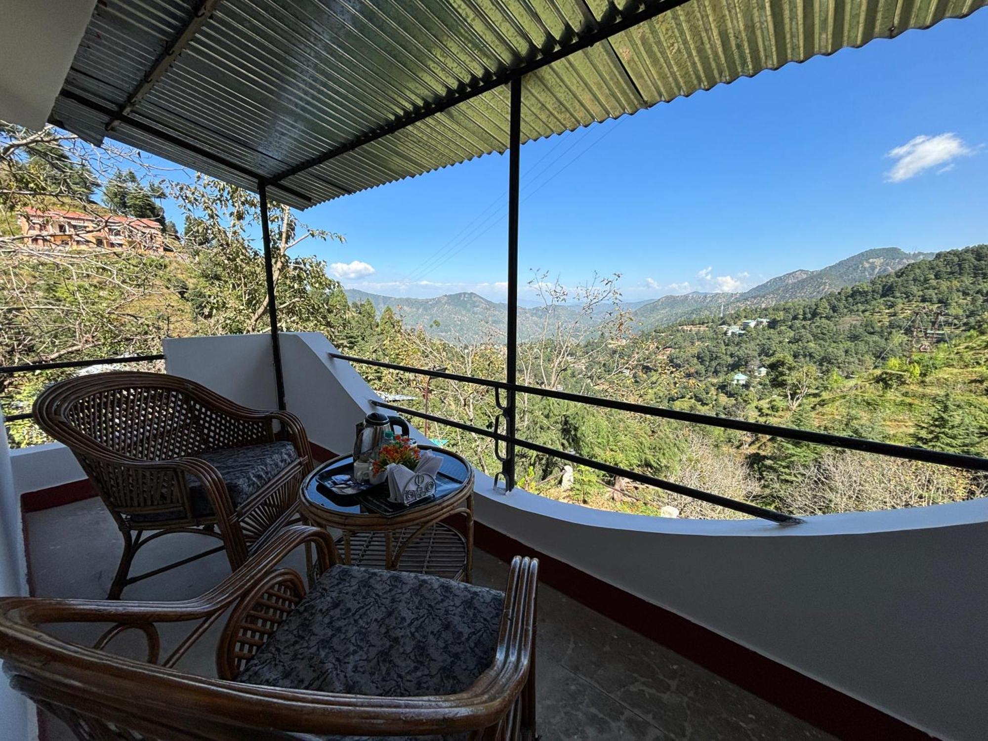 Kumaon Roop Resort Near Kainchi Dham ナイニタール エクステリア 写真