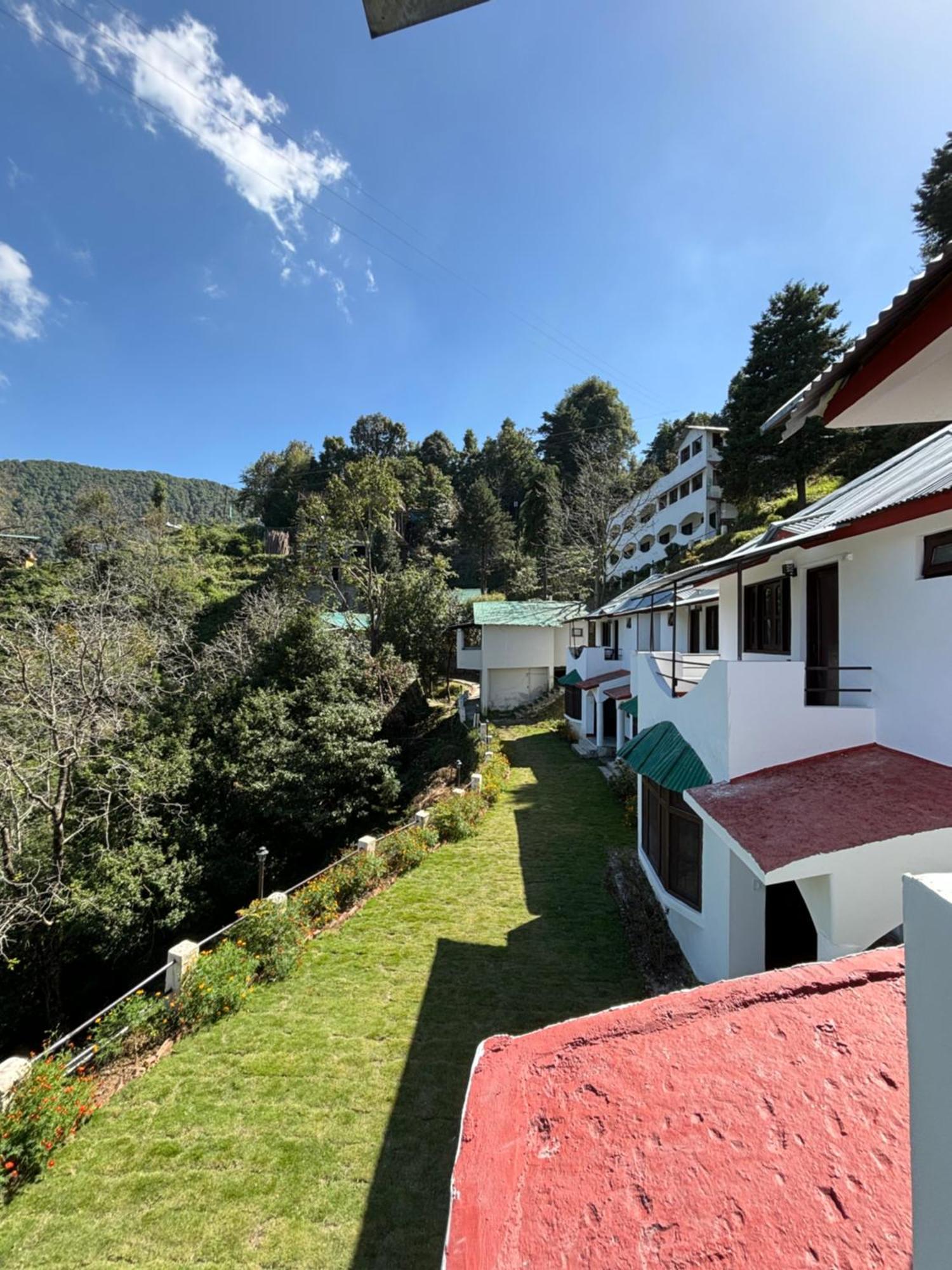 Kumaon Roop Resort Near Kainchi Dham ナイニタール エクステリア 写真